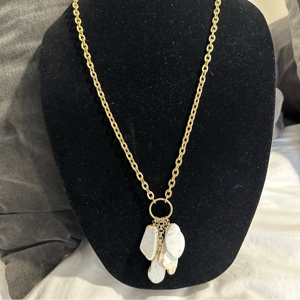 Gold Tone Necklace with Agate Pendant